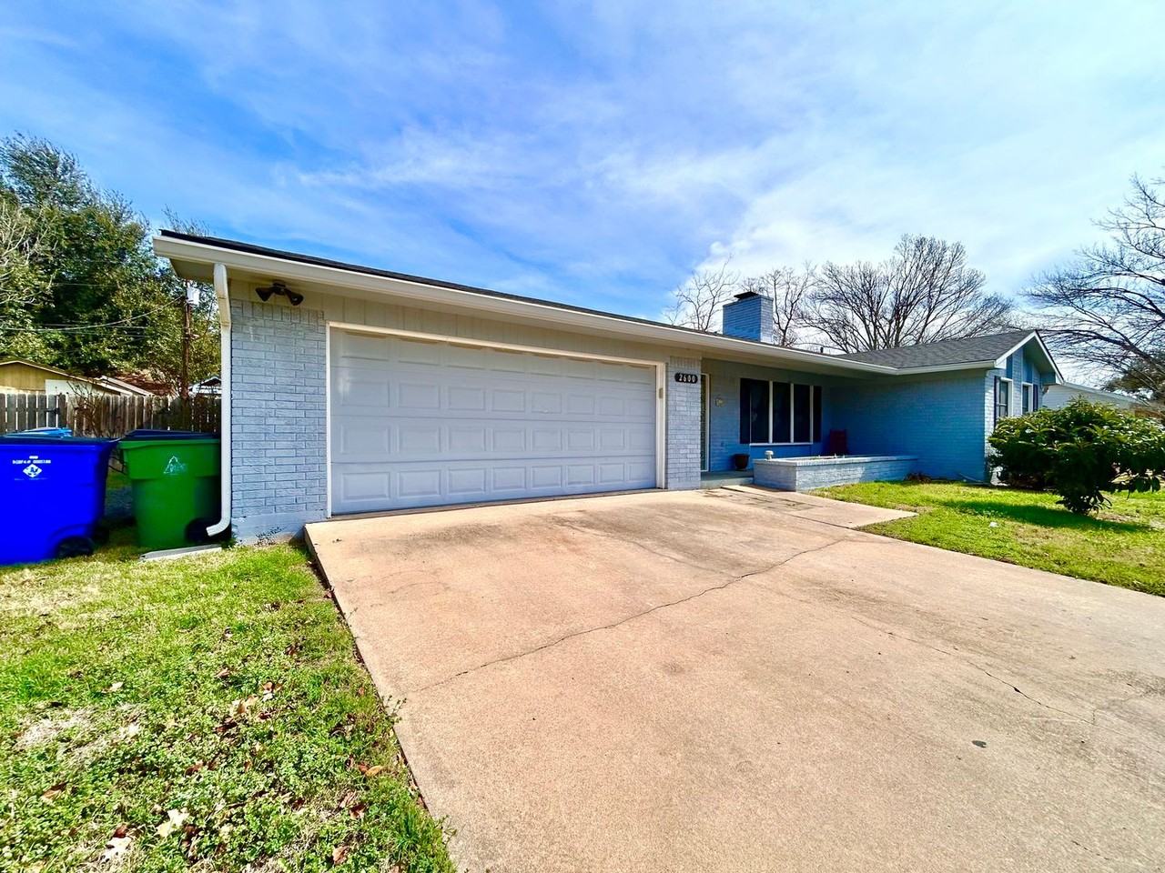 2600 Donna Dr - Photo 2 of 32