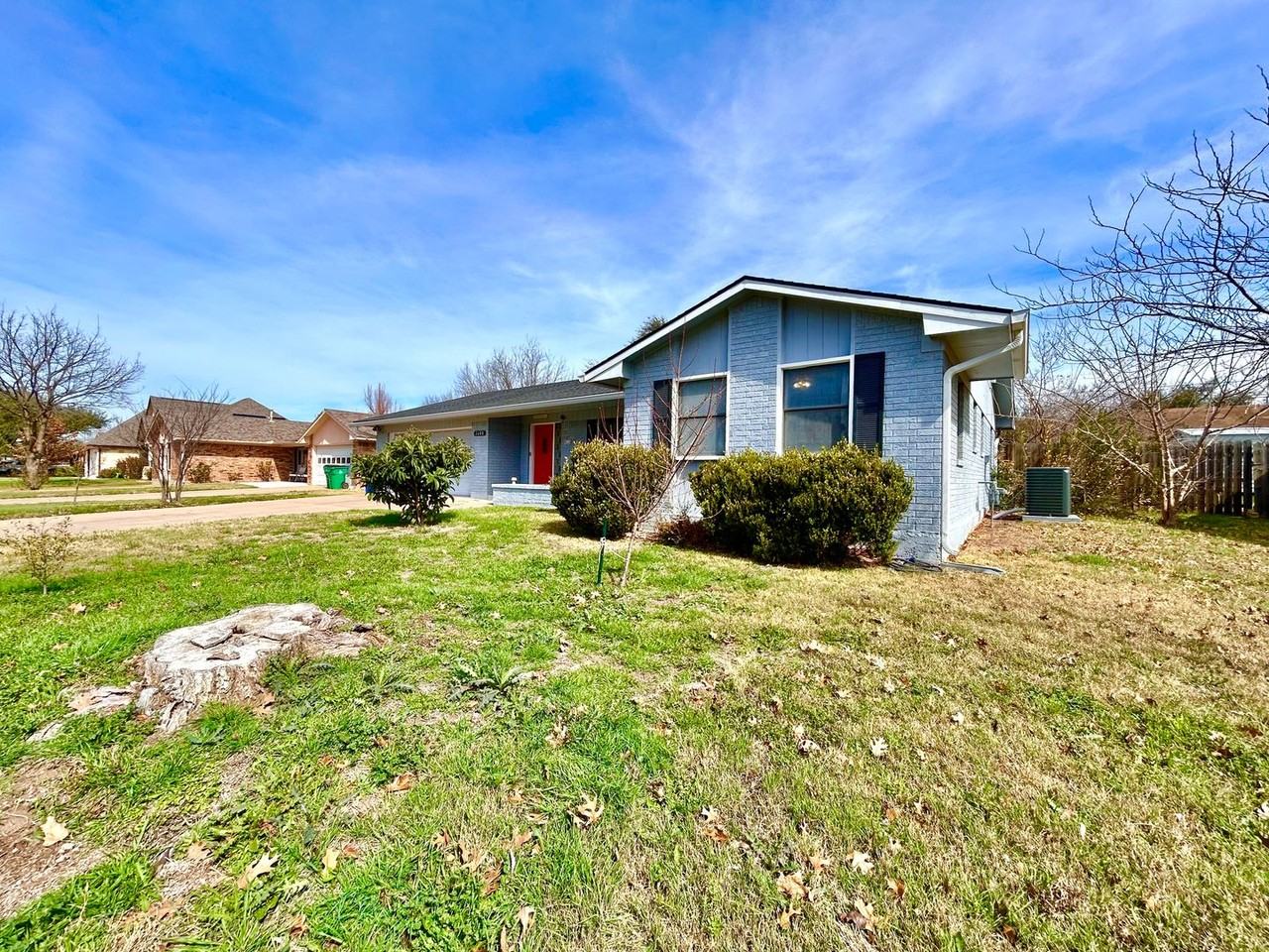 2600 Donna Dr - Photo 4 of 32