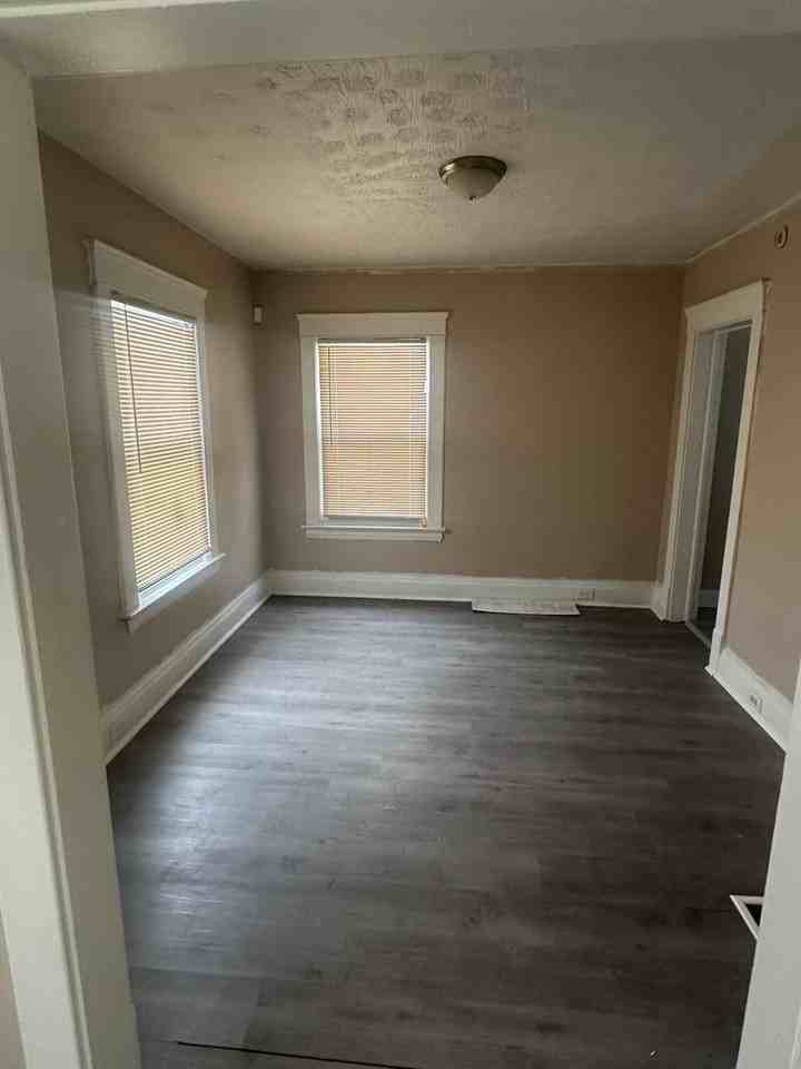 14809 Alder Ave - Photo 3 of 11