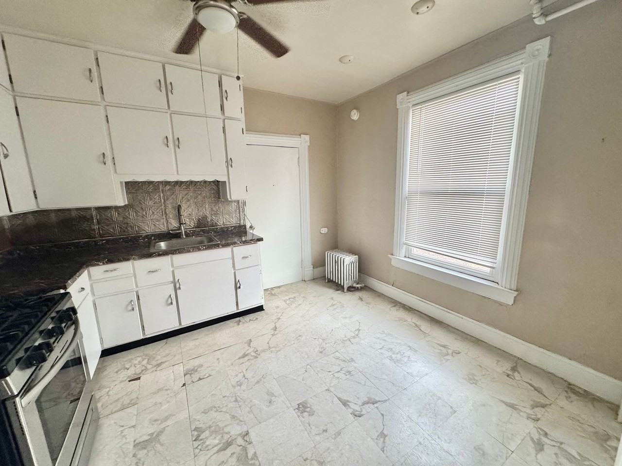 501 N Weber St #1 - Photo 3 of 33