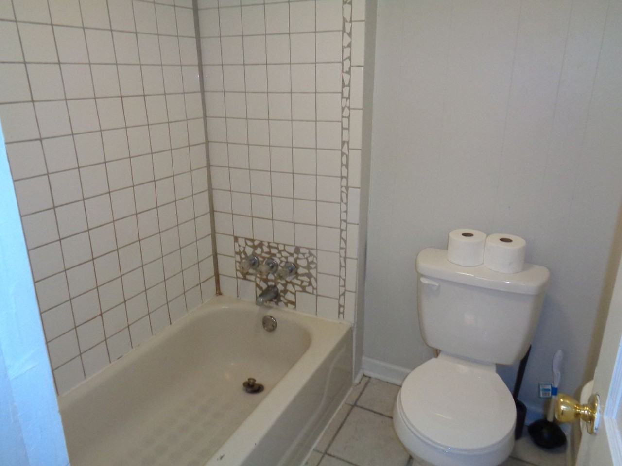 405 Dobson St - Photo 5 of 17