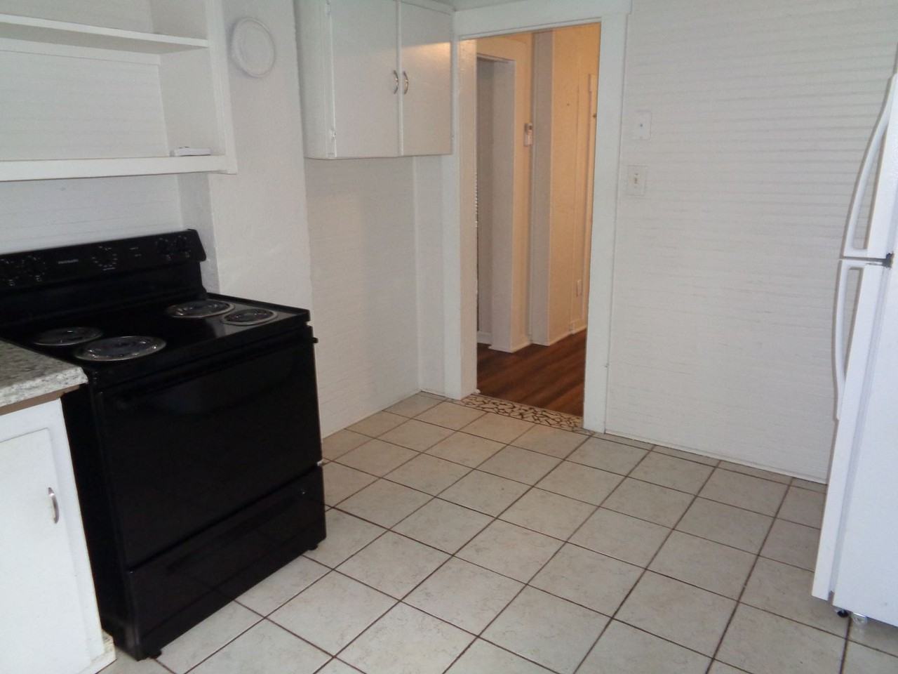 405 Dobson St - Photo 7 of 17