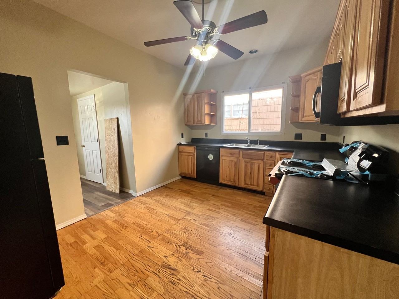 1403 N Vassar Ave - Photo 6 of 24