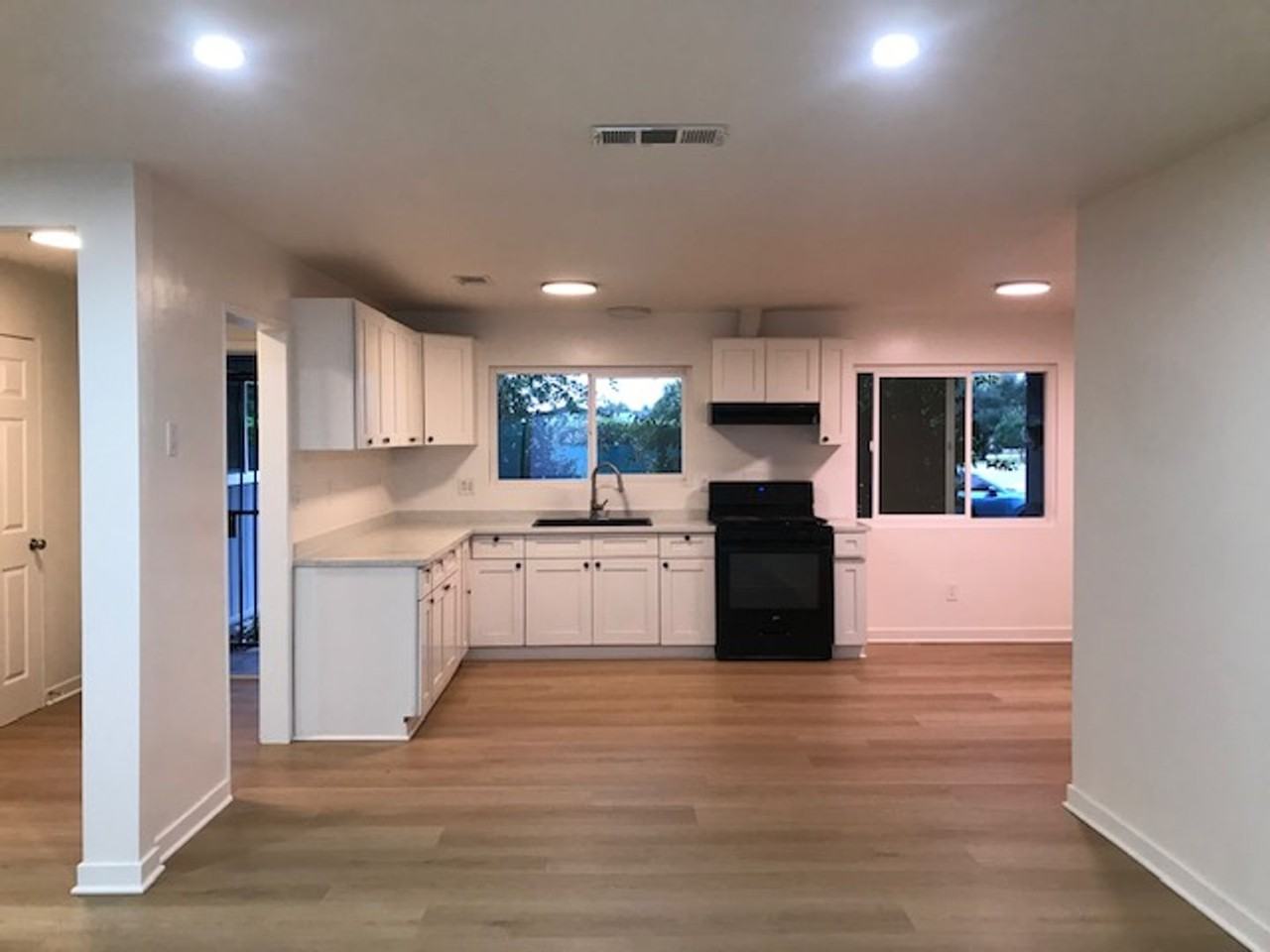 13408 Glenoaks Blvd - Photo 2 of 33