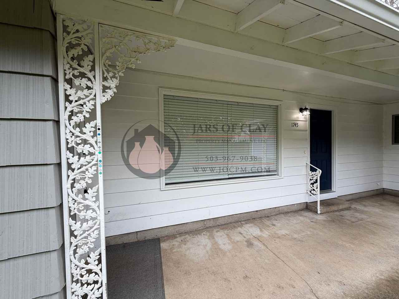 1745 Berry St Se - Photo 2 of 10