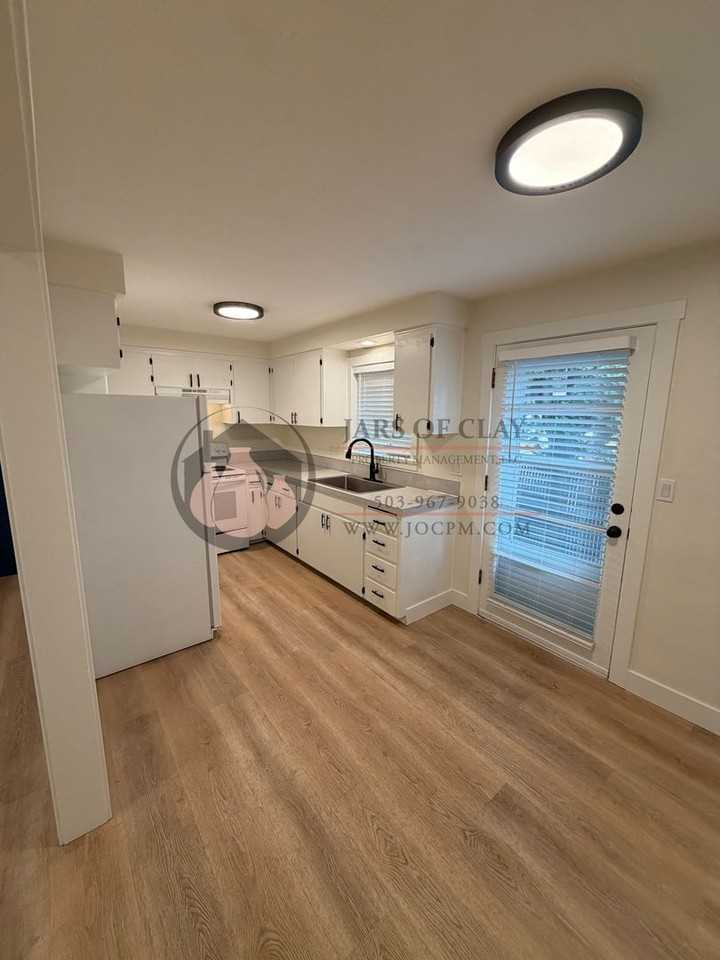 1745 Berry St Se - Photo 4 of 10