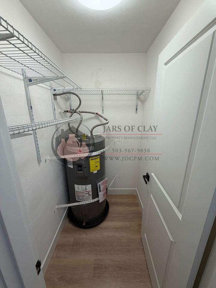 1745 Berry St Se - Photo 6 of 10