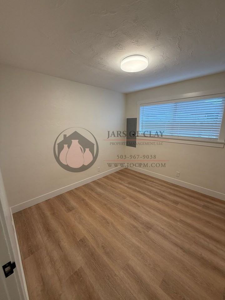 1745 Berry St Se - Photo 7 of 10