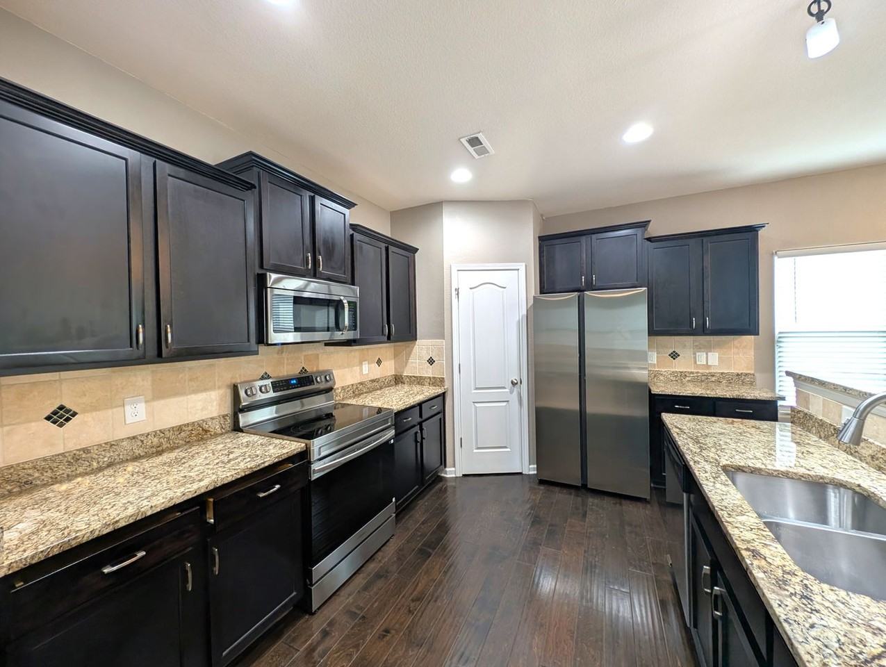 9223 Avery Meadows Dr - Photo 3 of 27