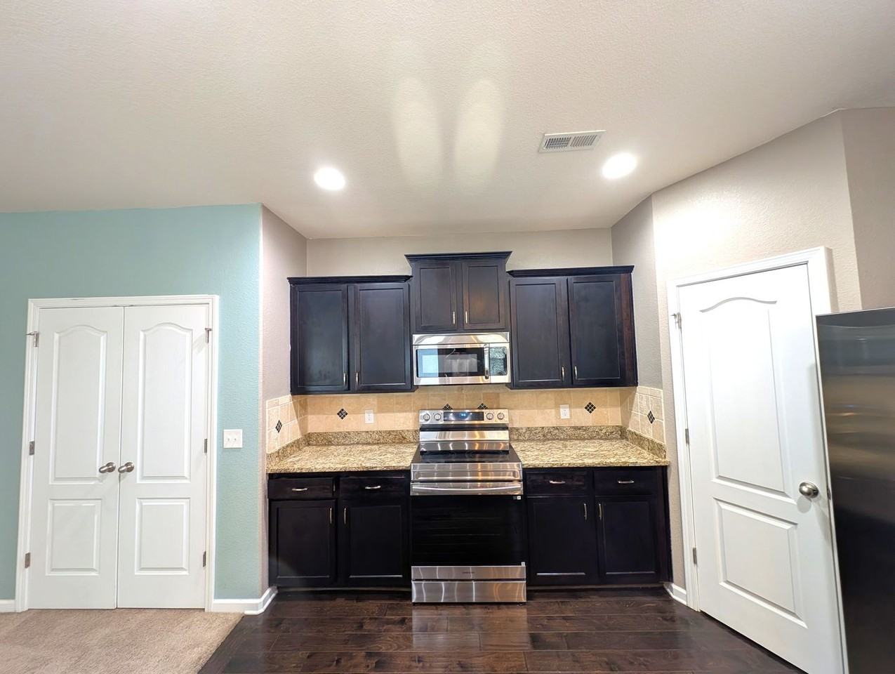 9223 Avery Meadows Dr - Photo 4 of 27