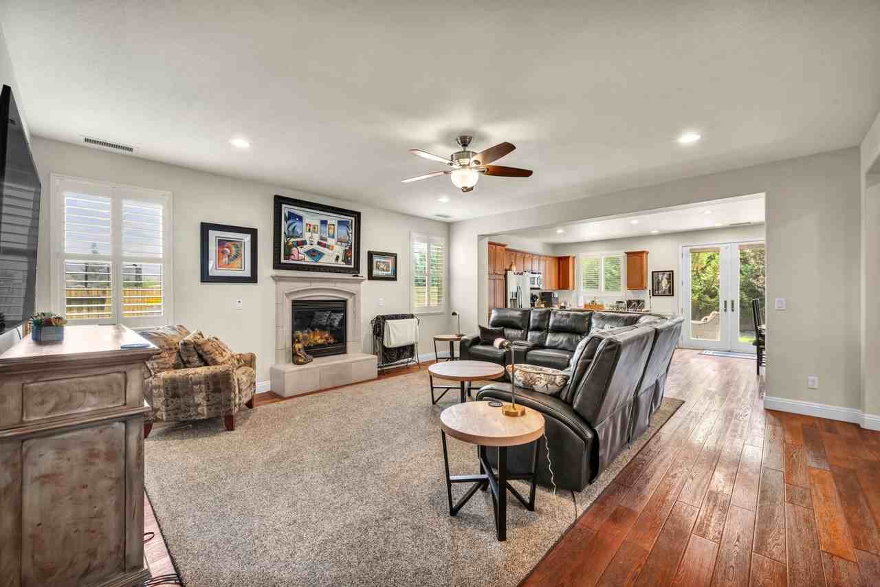 2199 Angel Ridge Dr - Photo 6 of 43