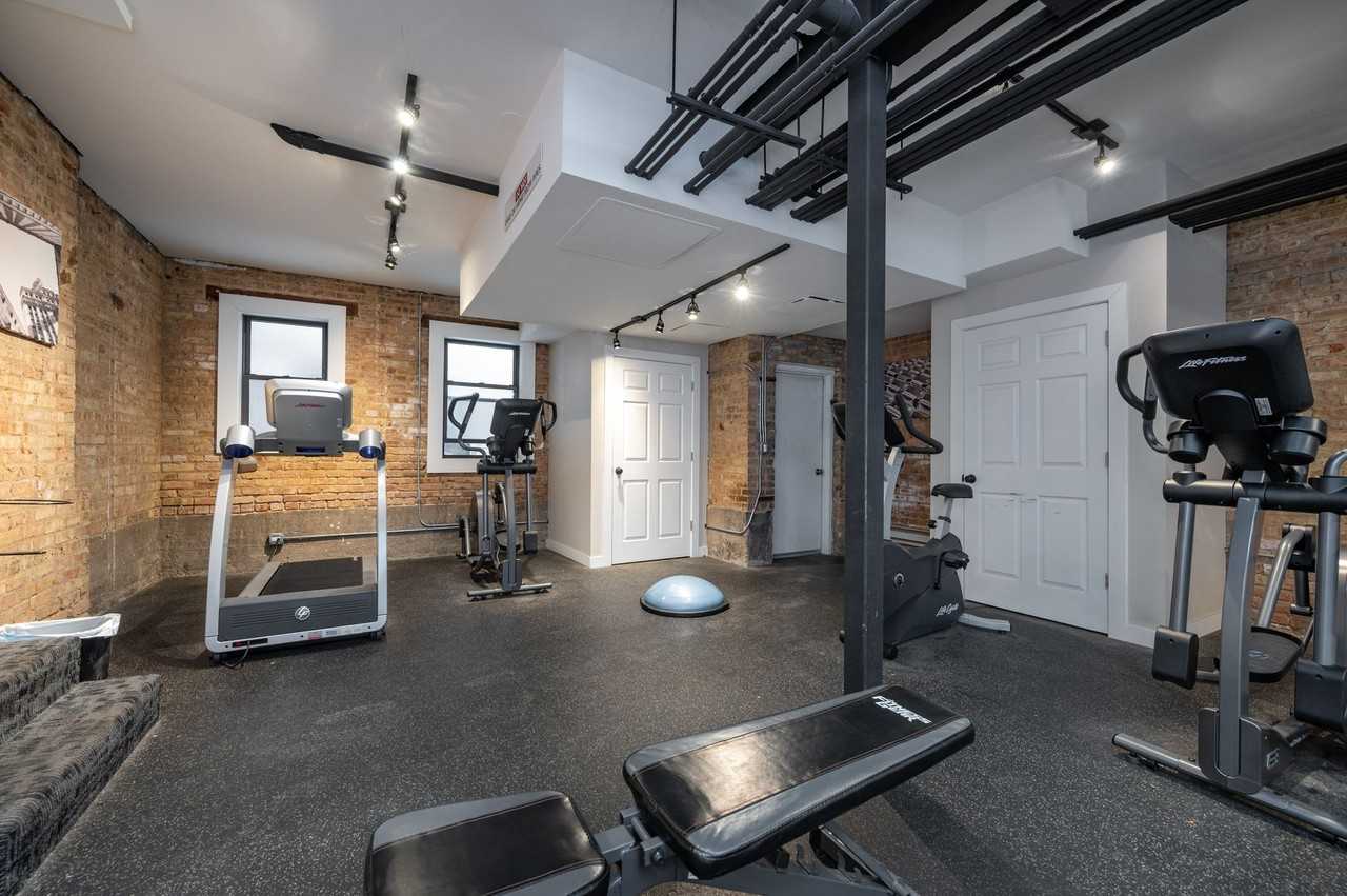 920 W Oakdale - Photo 5 of 6