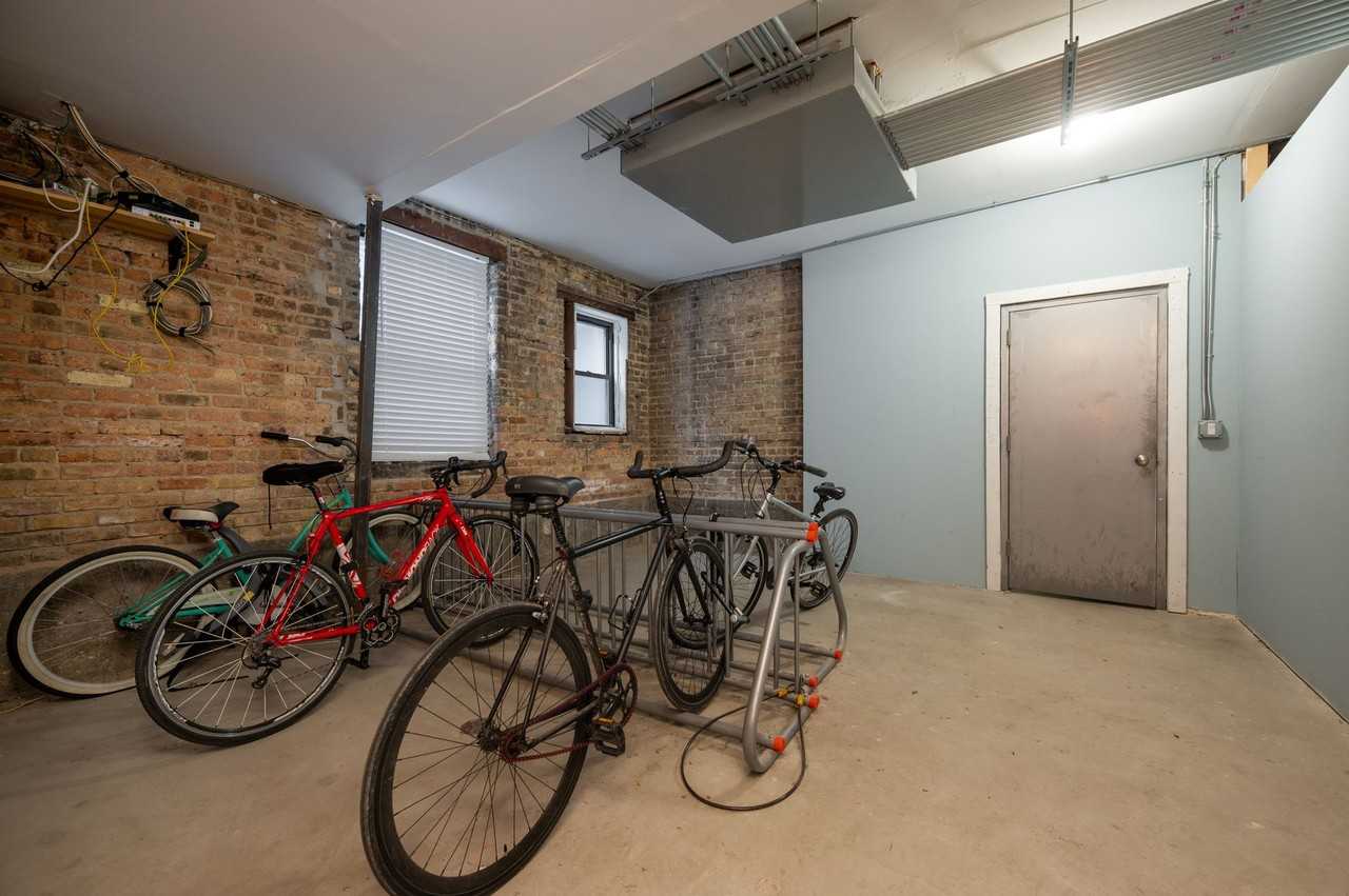 920 W Oakdale - Photo 6 of 6