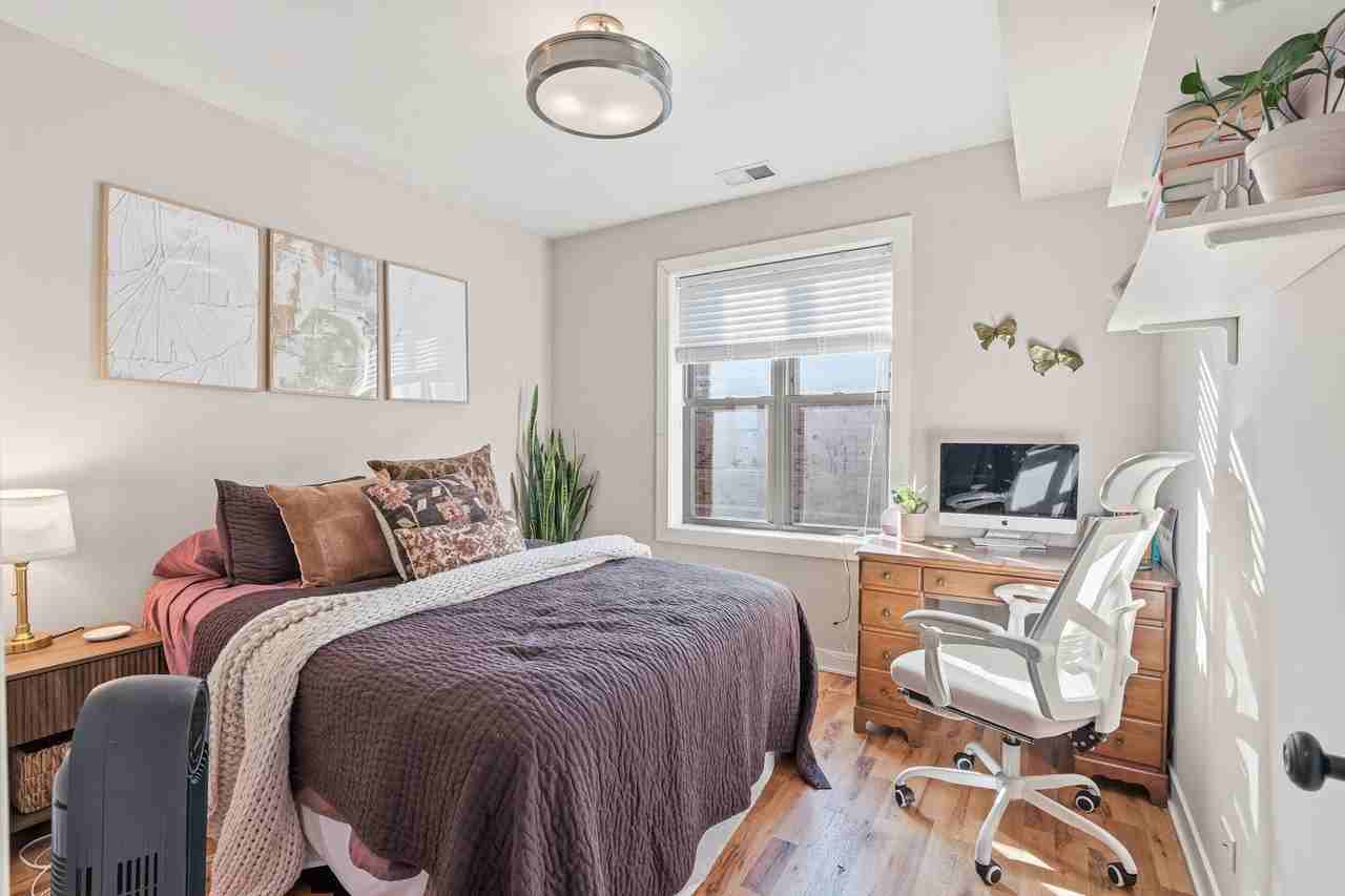 920 W Oakdale - Photo 7 of 50