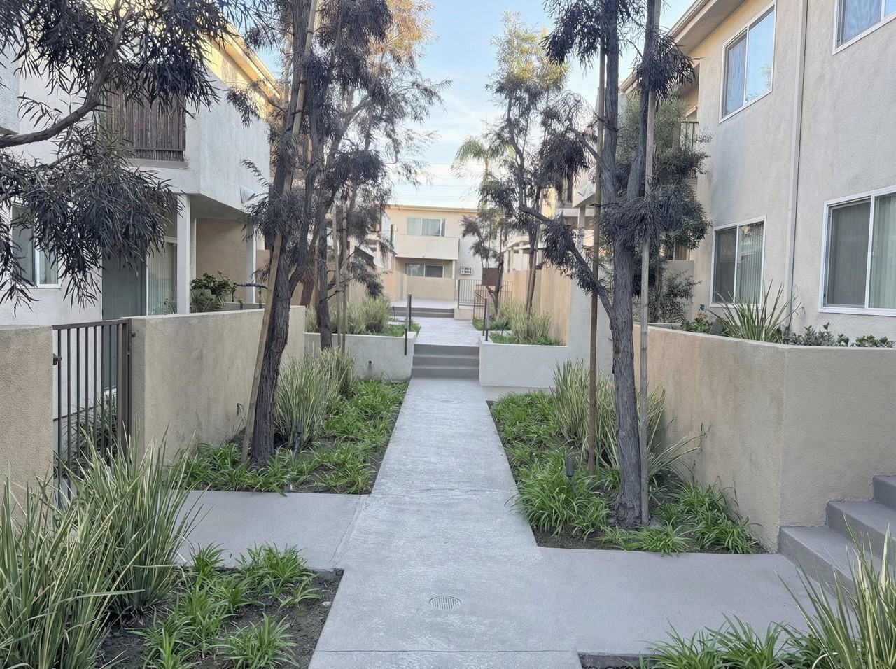 11915 Burbank Blvd Valley Village, CA 91607 - Photo 3 of 5