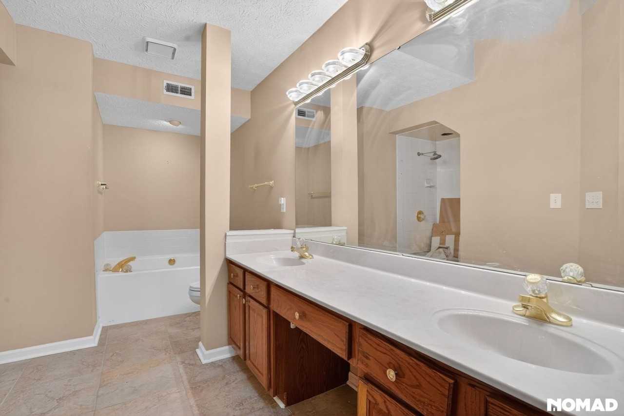 8218 Nekton Ln - Photo 4 of 34