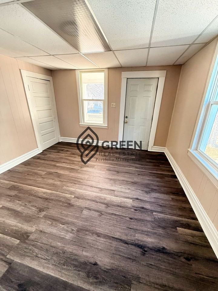 360-366 S Washington Ave - Photo 2 of 10