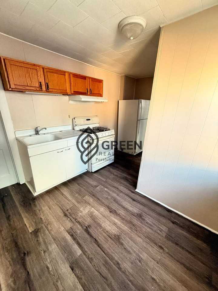 360-366 S Washington Ave - Photo 4 of 10