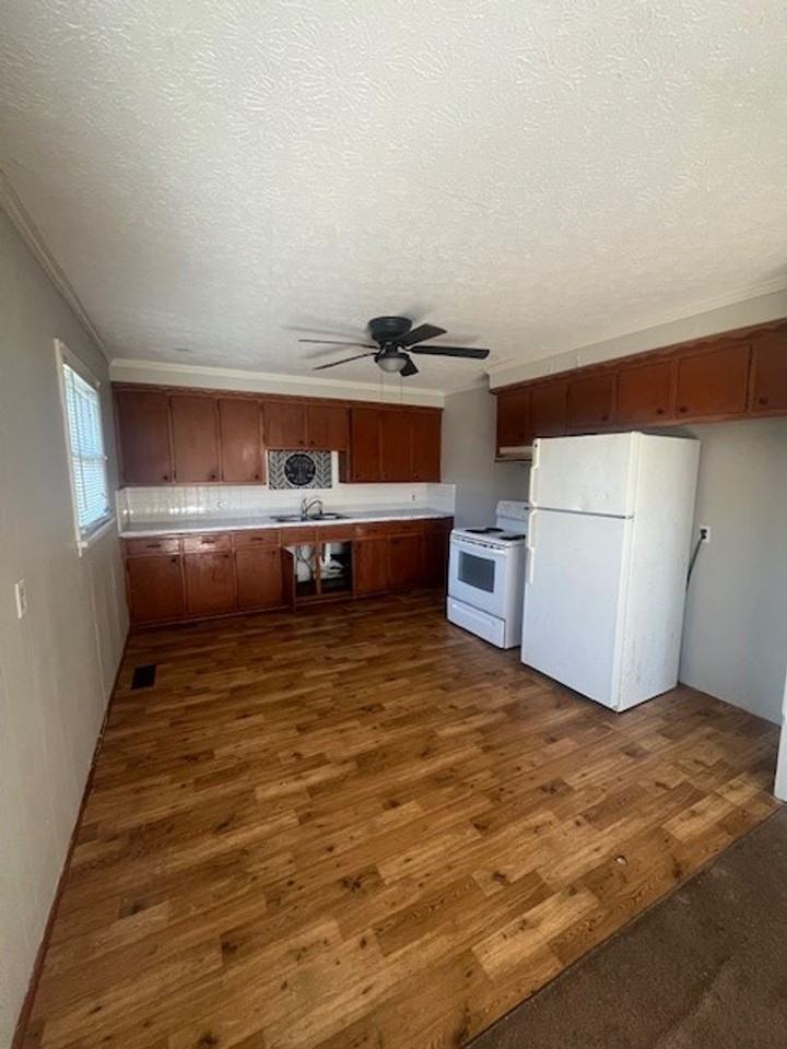 1236 Crewdson Dr - Photo 2 of 6