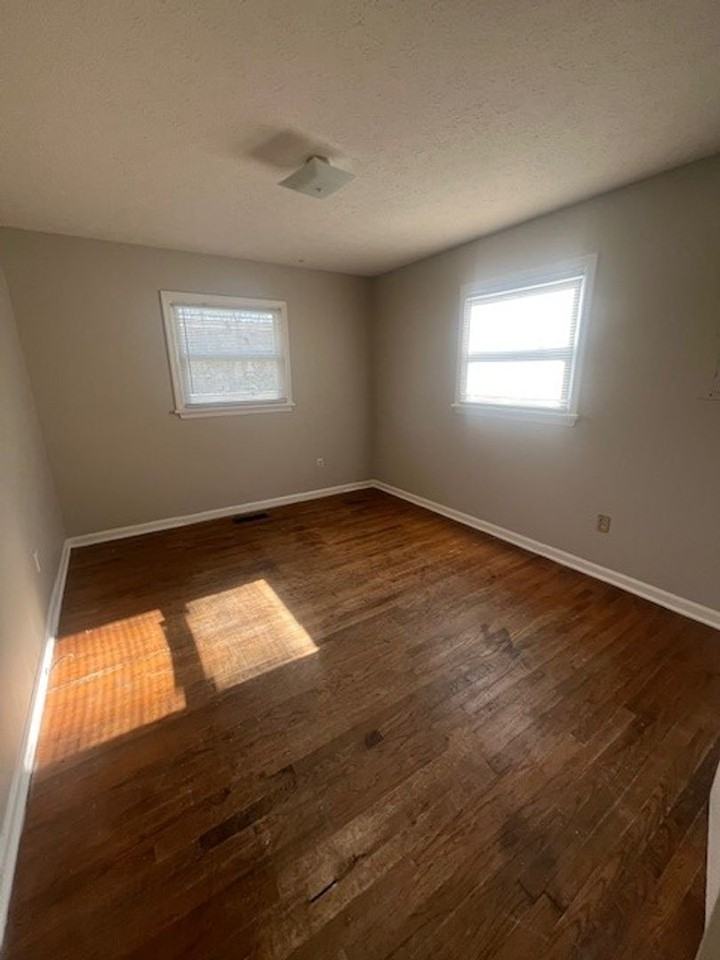 1236 Crewdson Dr - Photo 4 of 6