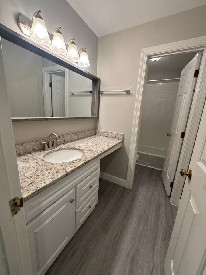 747 Weathergreen Dr - Photo 4 of 21