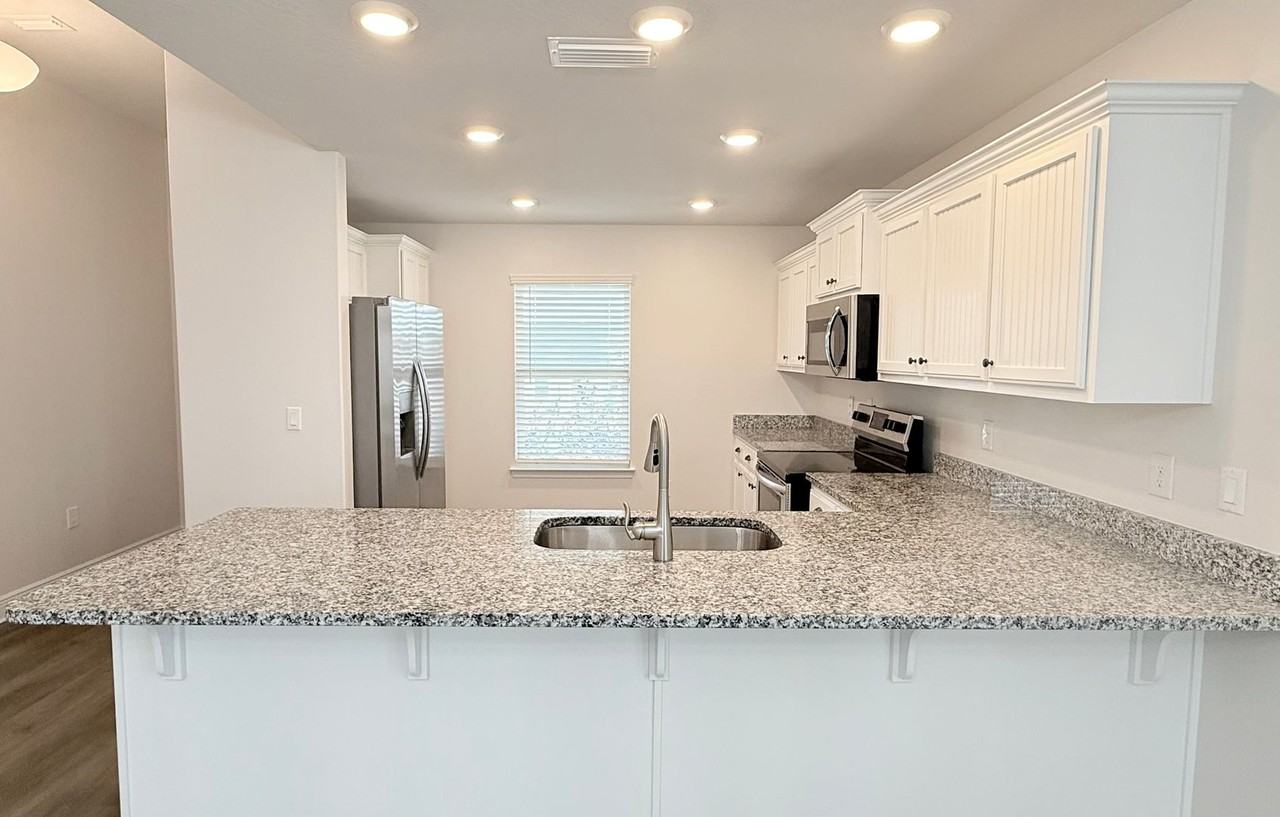 7101 Sonny Dr - Photo 4 of 14