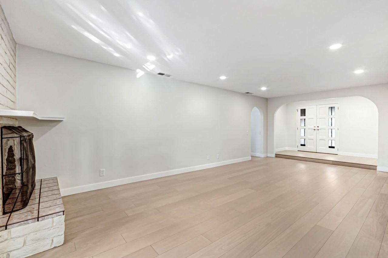 1100 Patrick St - Photo 3 of 15