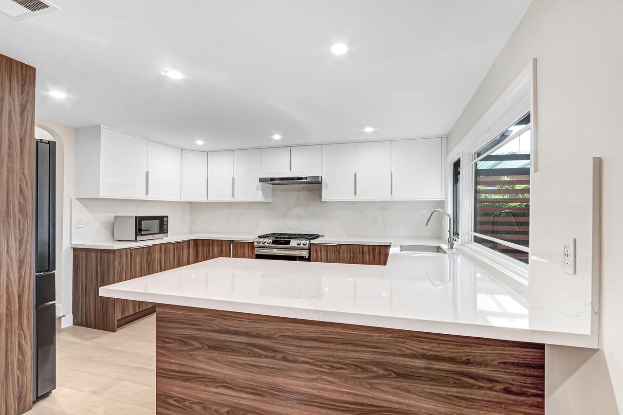 1100 Patrick St - Photo 4 of 15