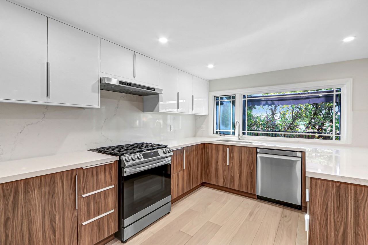 1100 Patrick St - Photo 5 of 15