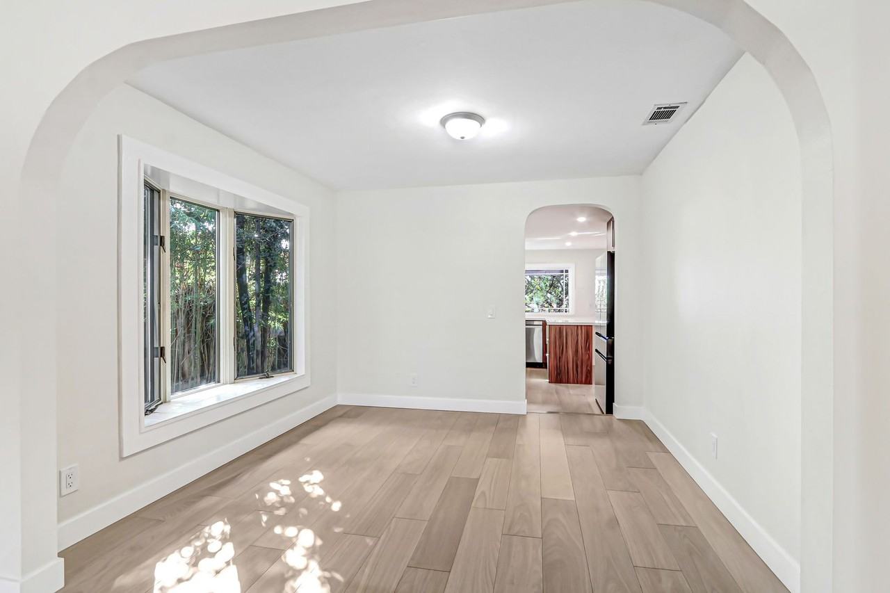 1100 Patrick St - Photo 6 of 15