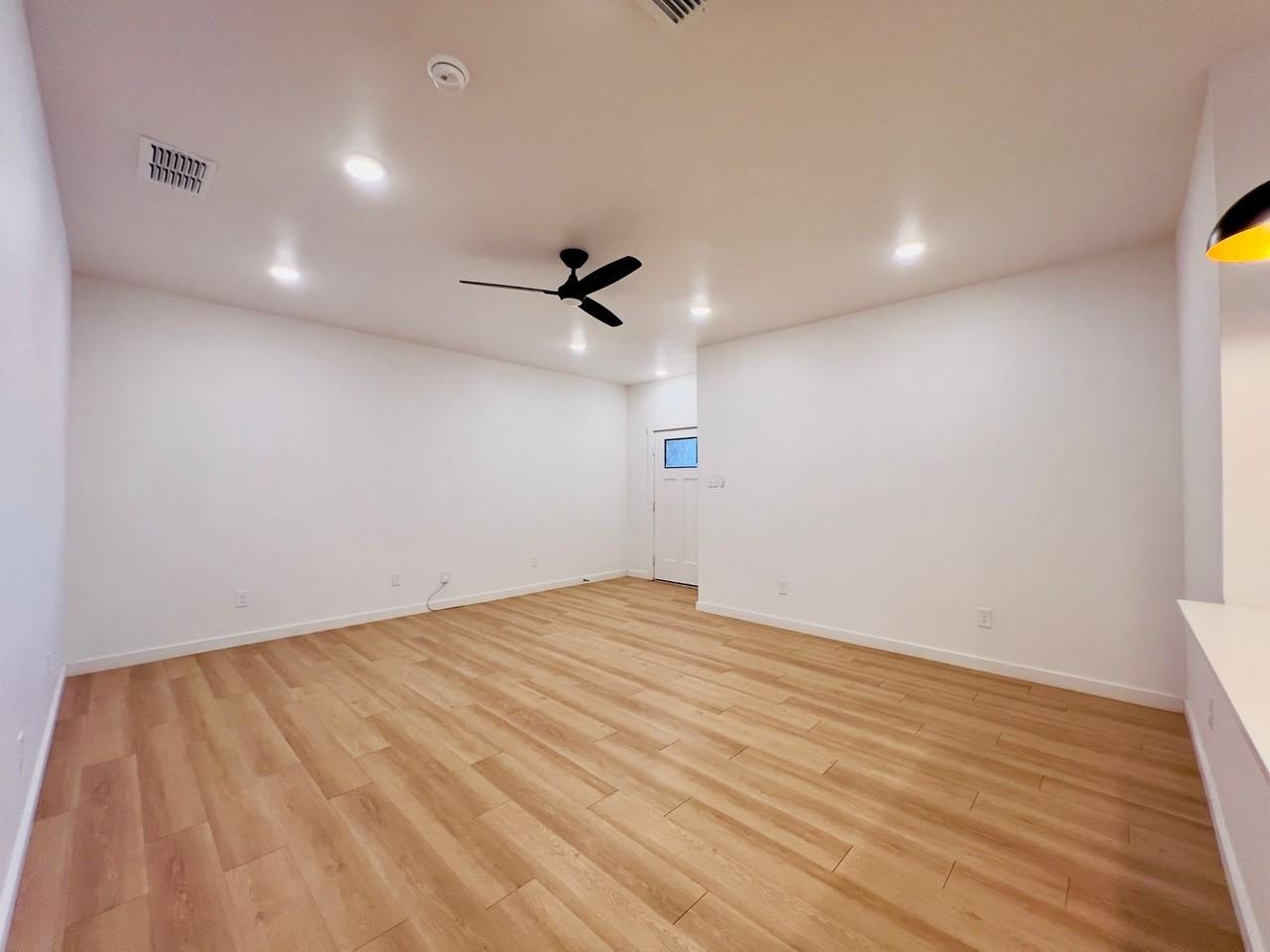 5811 Urbana Pl - Photo 4 of 24