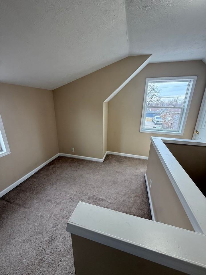 4416 S 41st St - Photo 4 of 11