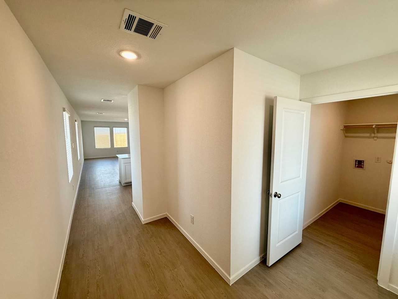 306 Tahoe Ave - Photo 5 of 24