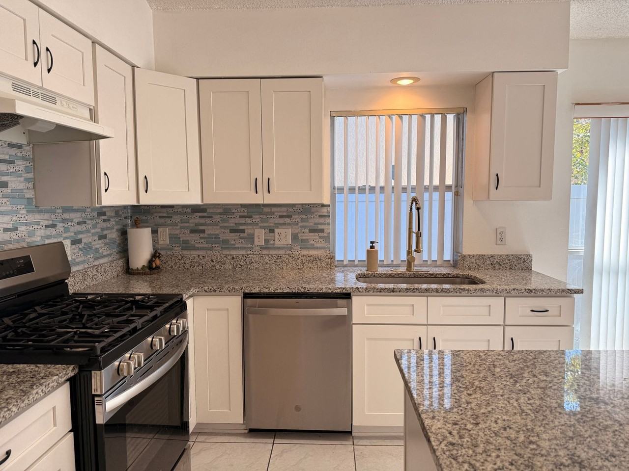 4108 Oakberry Dr - Photo 2 of 32