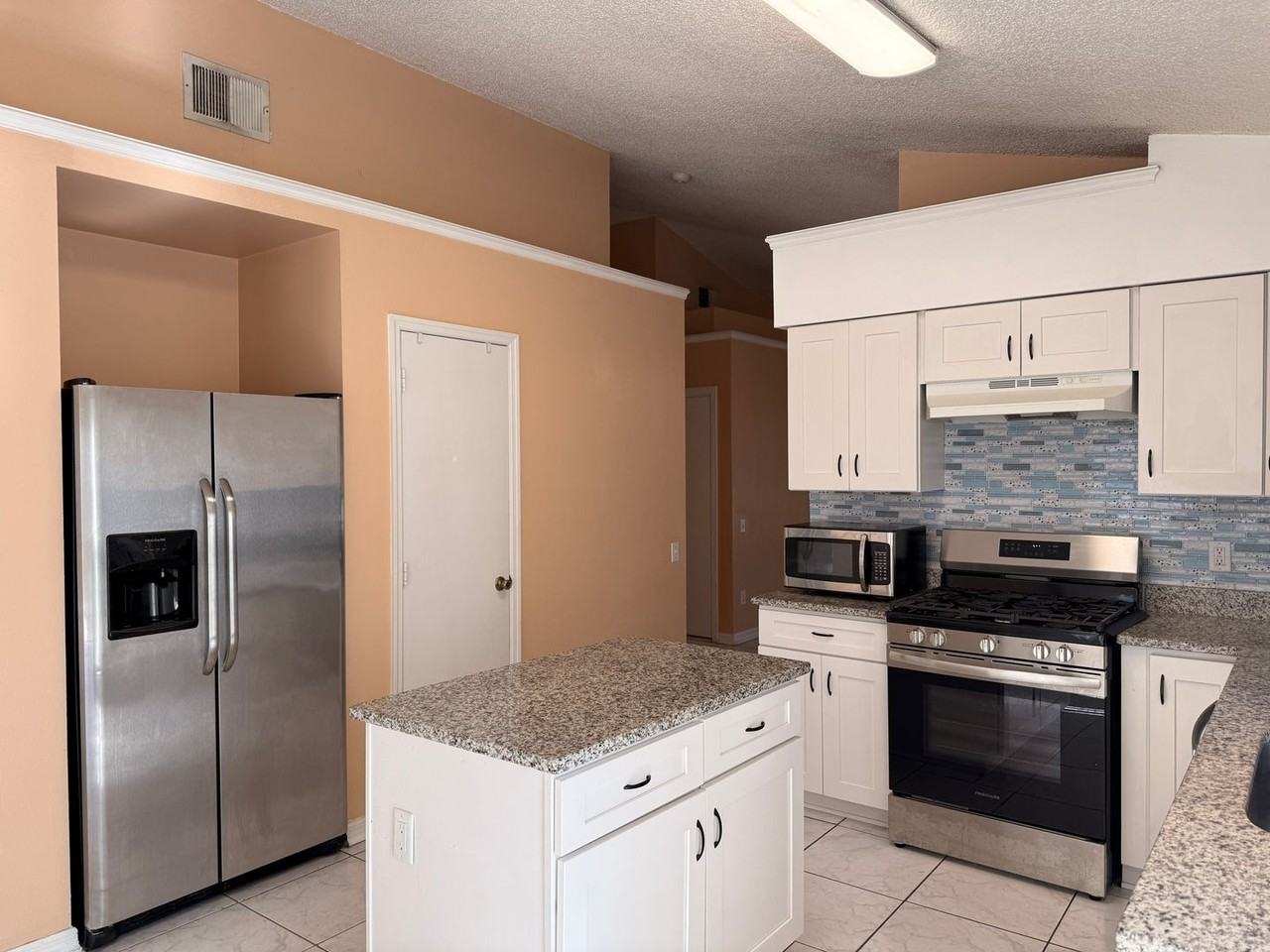 4108 Oakberry Dr - Photo 3 of 32