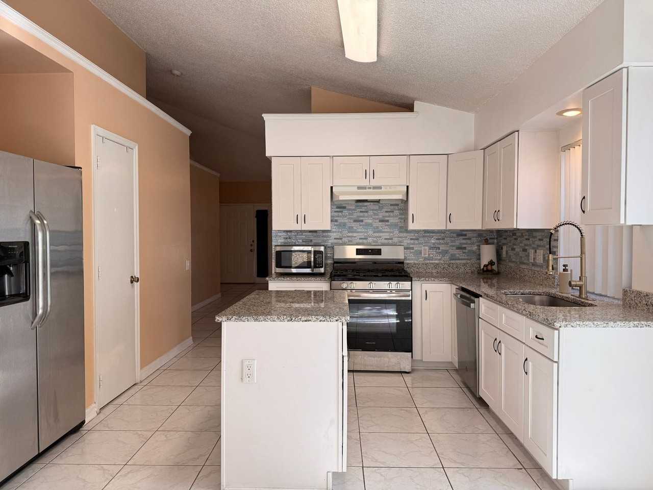 4108 Oakberry Dr - Photo 4 of 32