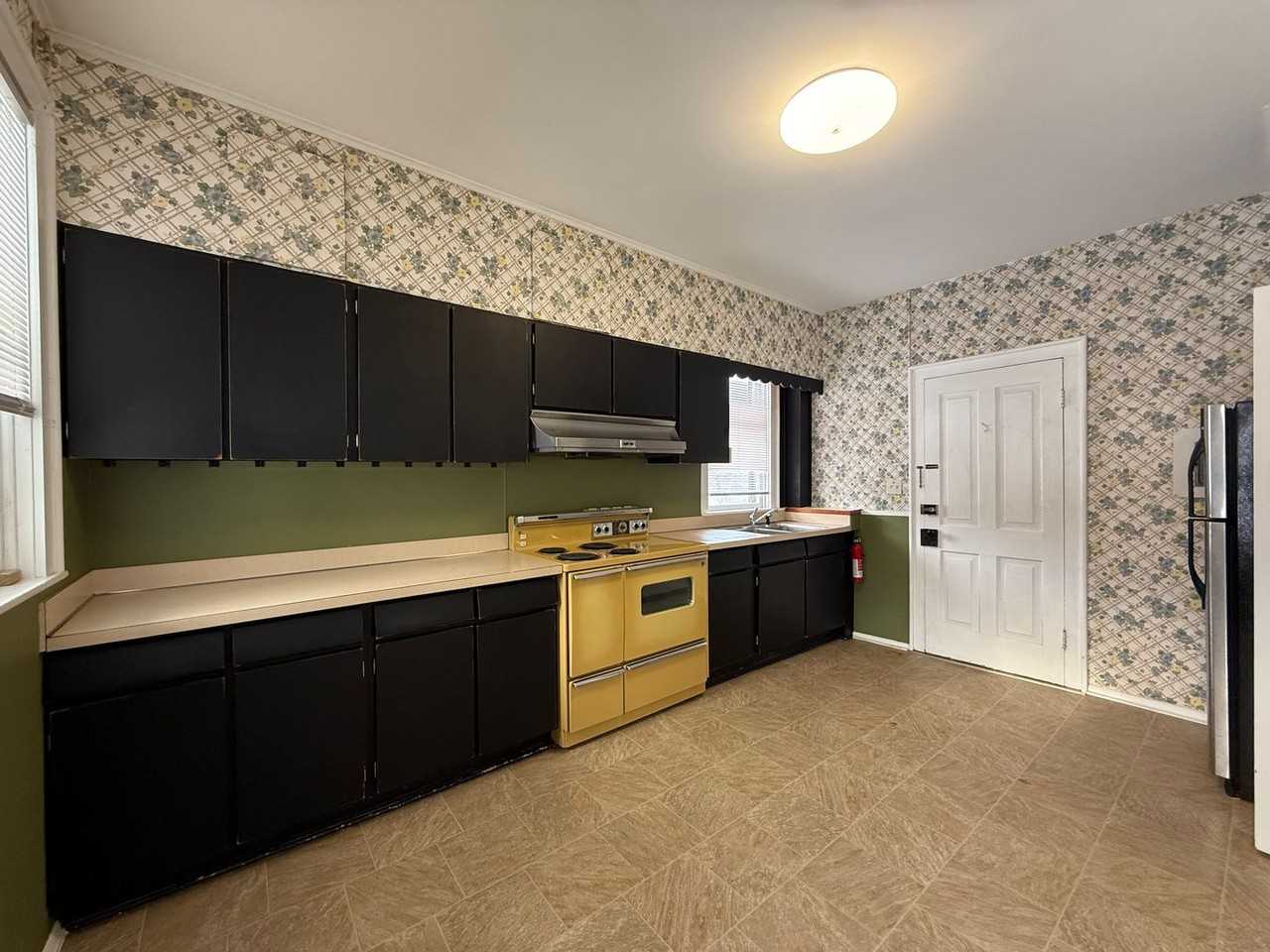 137 E Pine Grove Rd - Photo 4 of 17