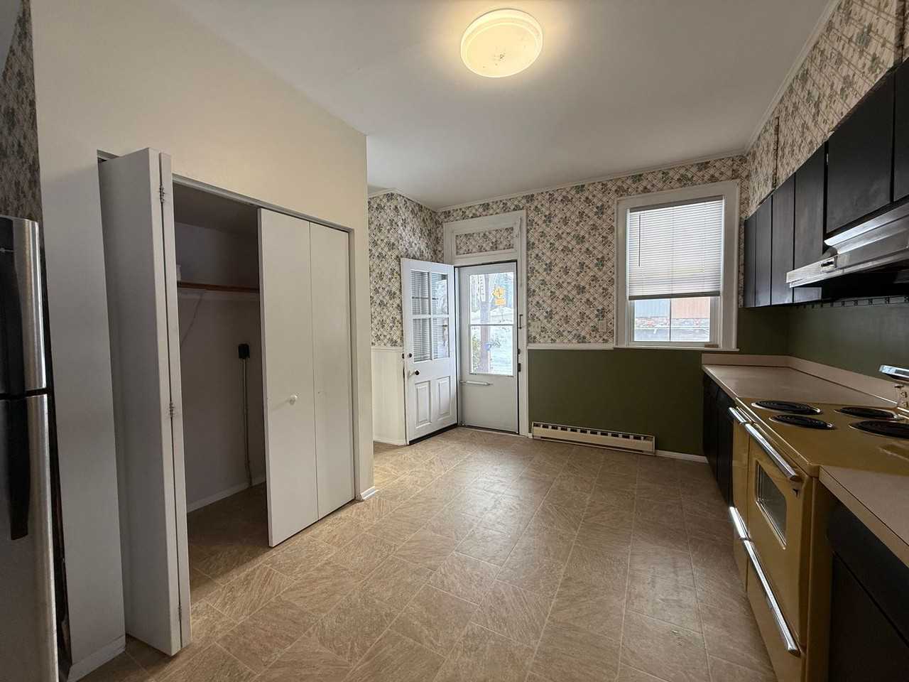 137 E Pine Grove Rd - Photo 5 of 17