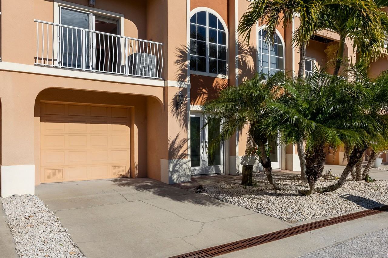 130 164th Ave - Photo 3 of 47