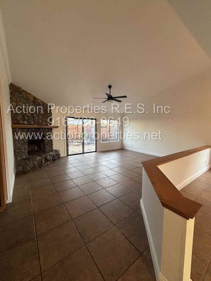 1310 Pilgrims Dr - Photo 4 of 23