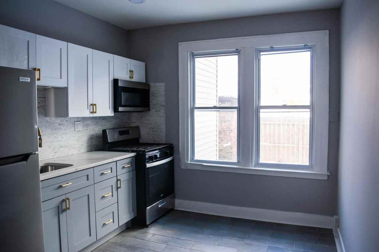 105 Scranton Street - Photo 3 of 16