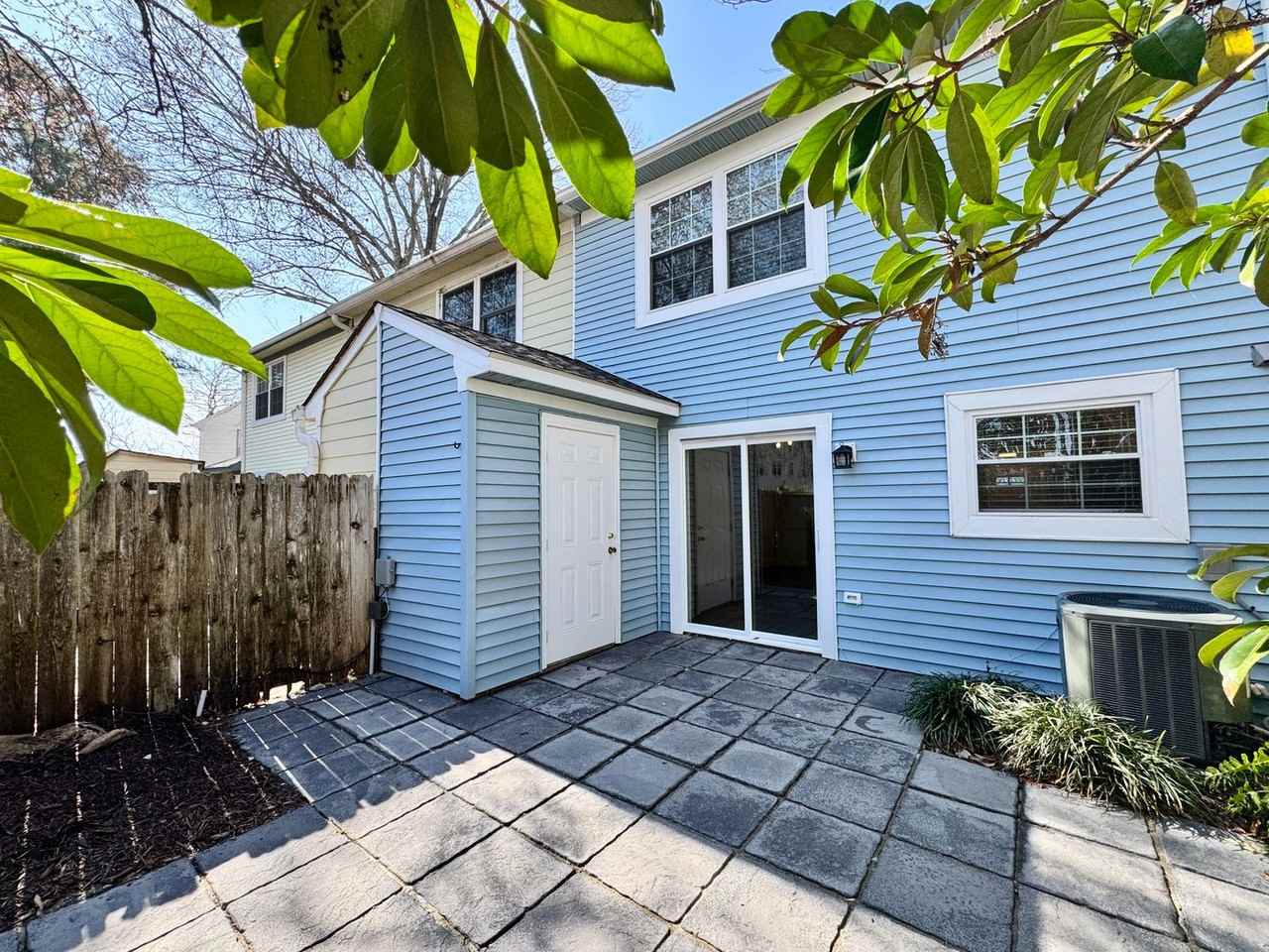 1310 Victorian Cres - Photo 2 of 42