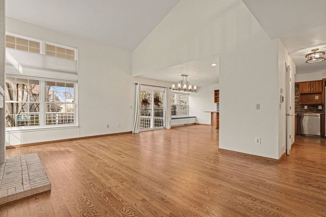 1567 S Syracuse St - Photo 2 of 23