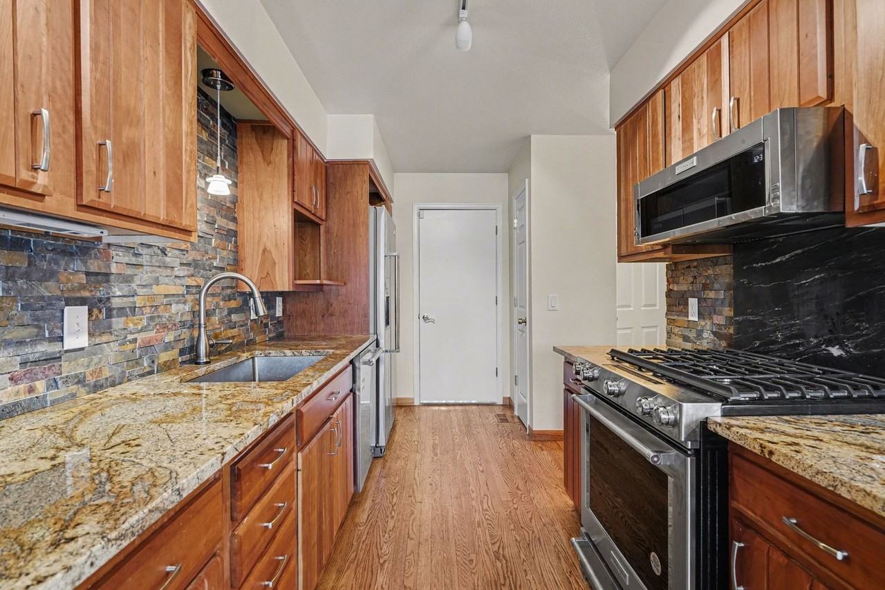 1567 S Syracuse St - Photo 6 of 23