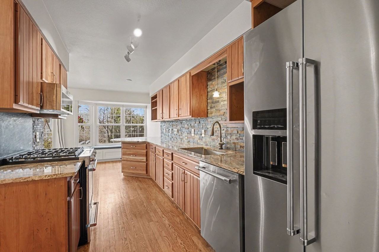 1567 S Syracuse St - Photo 7 of 23