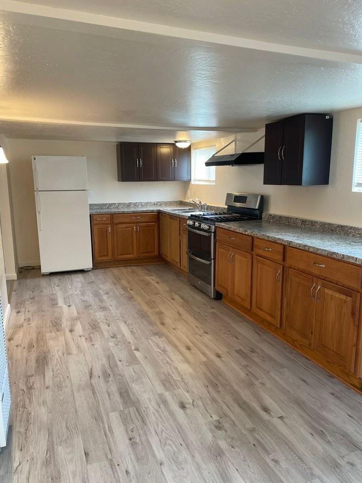 16441 Mill St - Photo 5 of 12