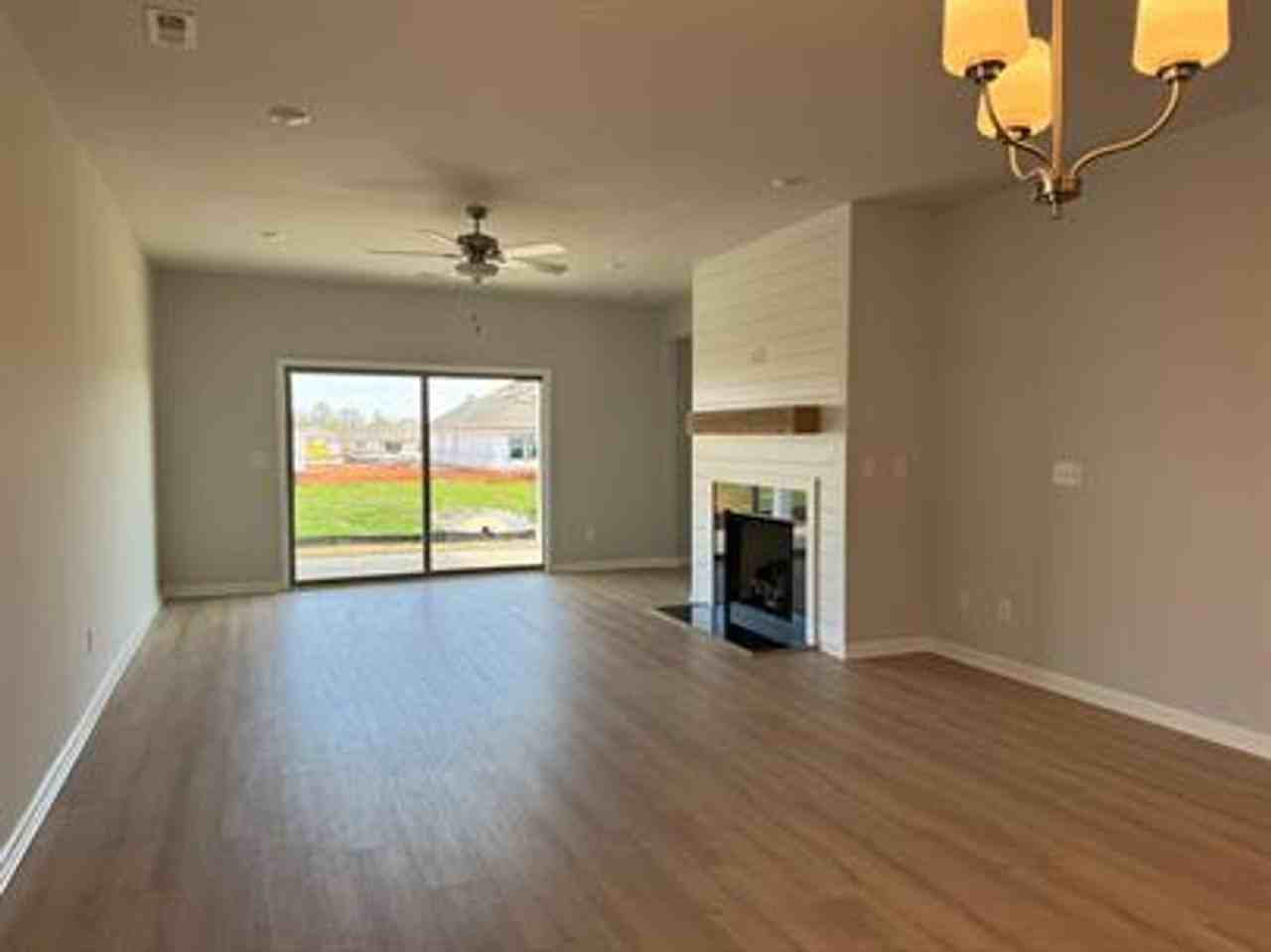 12660 Whitcomb Cir - Photo 3 of 8