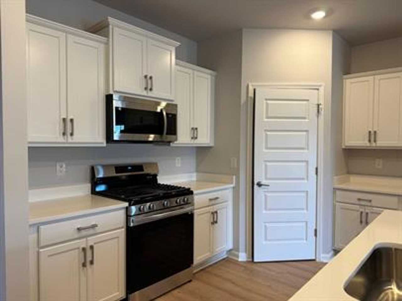 12660 Whitcomb Cir - Photo 5 of 8