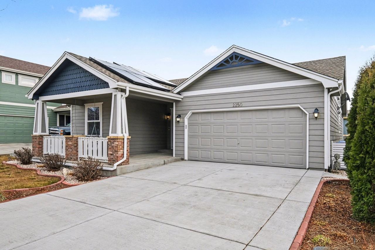 2250 Marshfield Ln - Photo 2 of 32