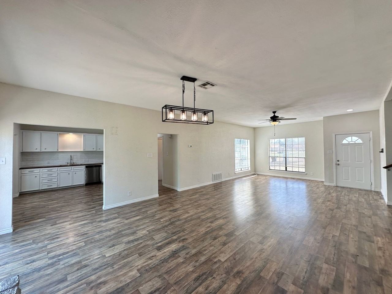 3301 Las Moras Dr - Photo 5 of 38